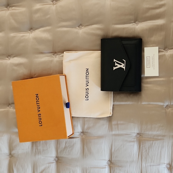 Louis Vuitton Wallet - Picture 12 of 14